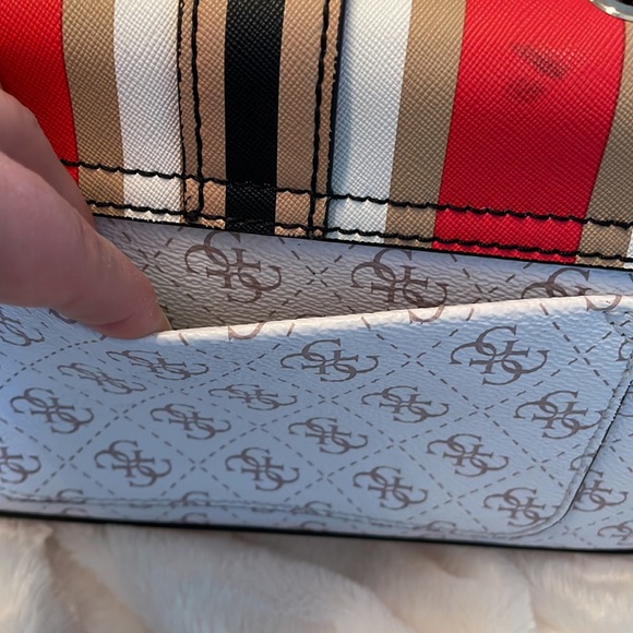 Guess chain strap purse - Picture 12 of 13